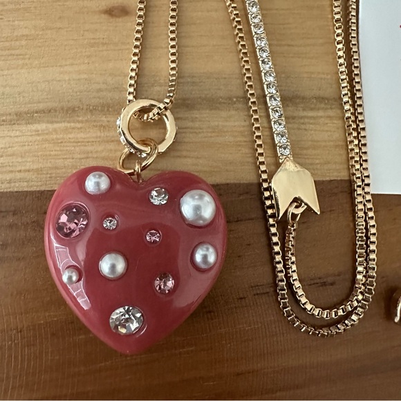 Betsey Johnson Mauve Red Heart Shaped Pendant long necklace 20 Inches NWT - Picture 2 of 5